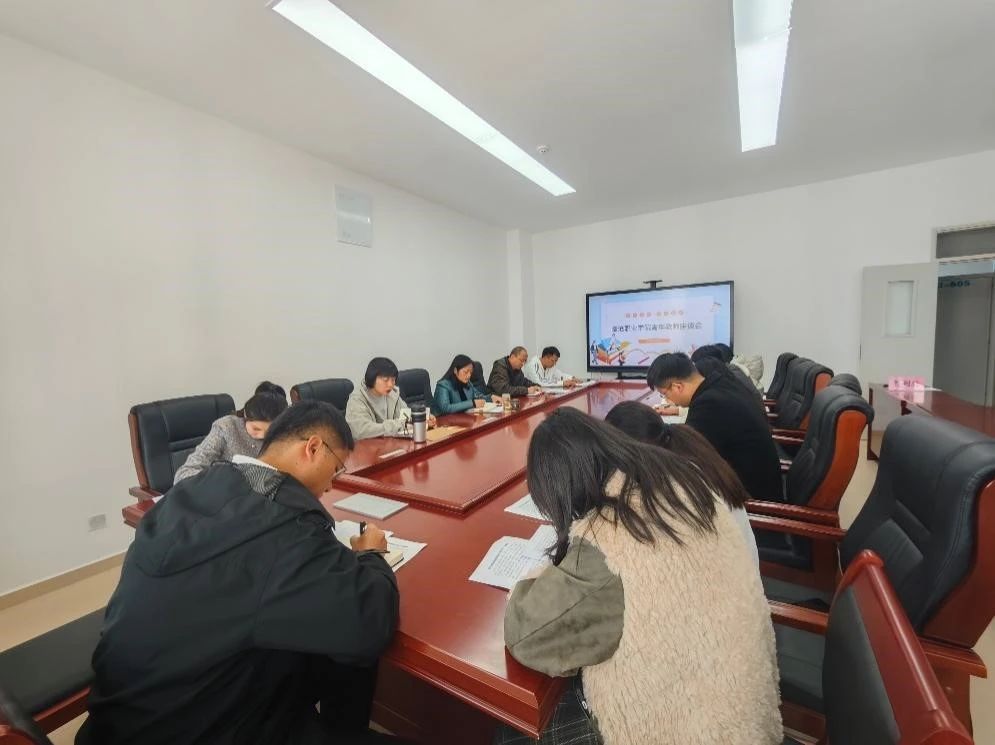 beat365官方网站召开青年教师座谈会