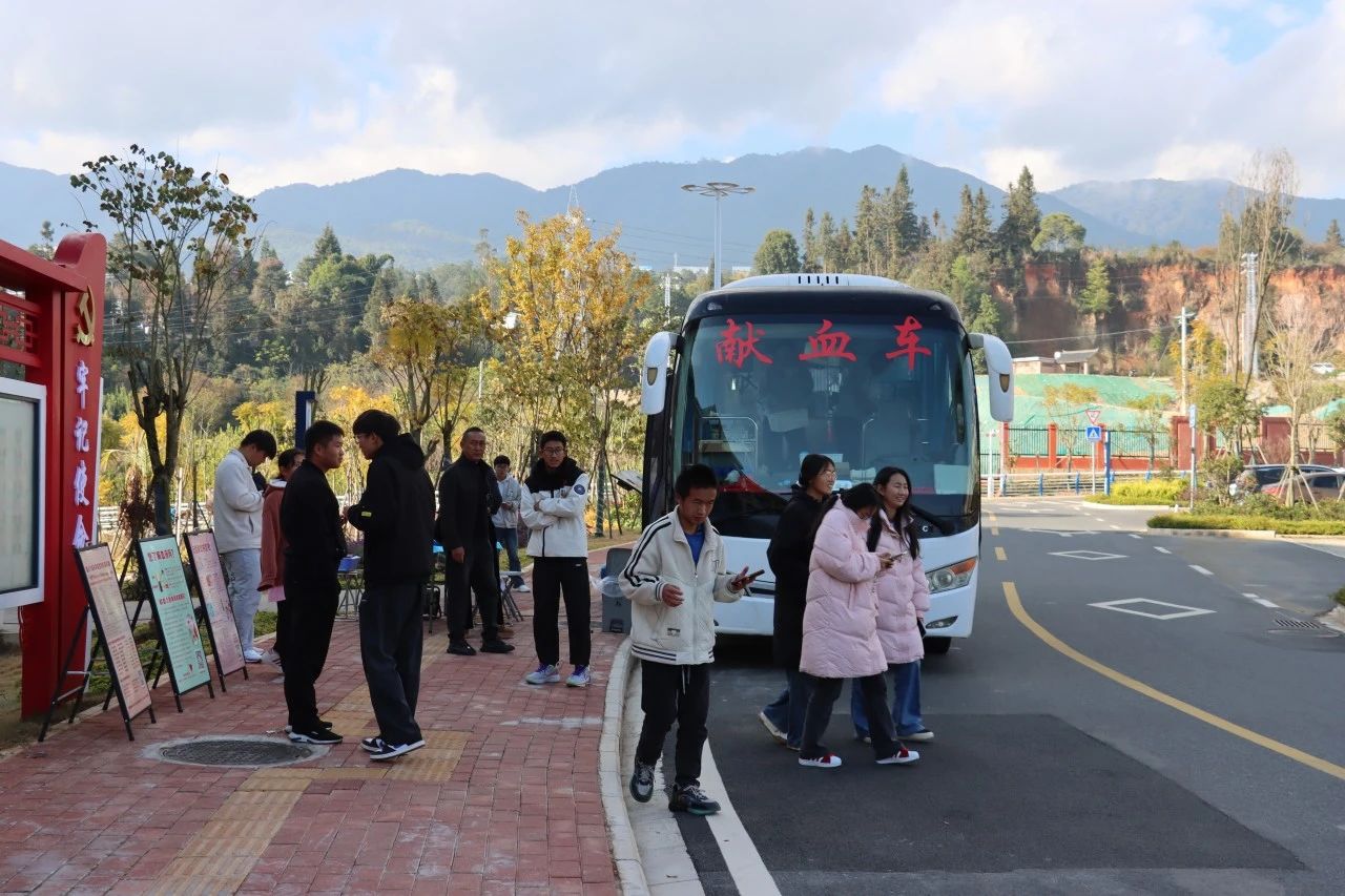 热血汇聚，爱满校园—— beat365官方网站师生参加无偿献血活动