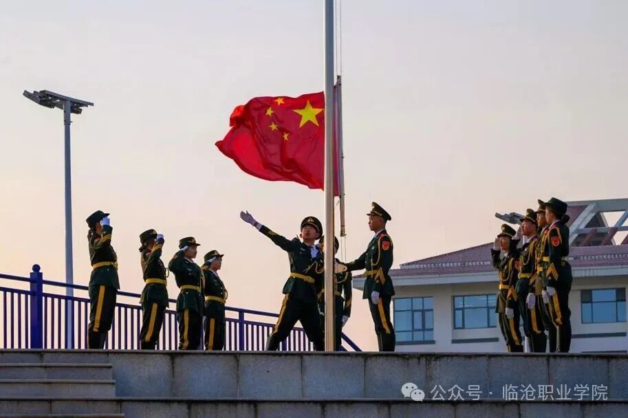 启航新征程 奋进向未来——beat365官方网站举行2026年春季学期开学升旗仪式