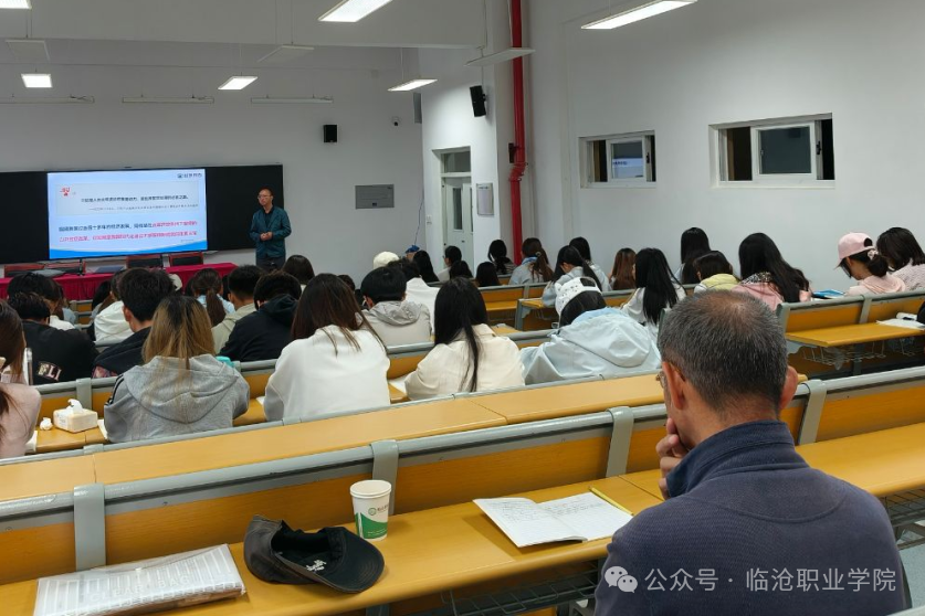 省级高校思政课专家车辚教授到beat365官网听评课